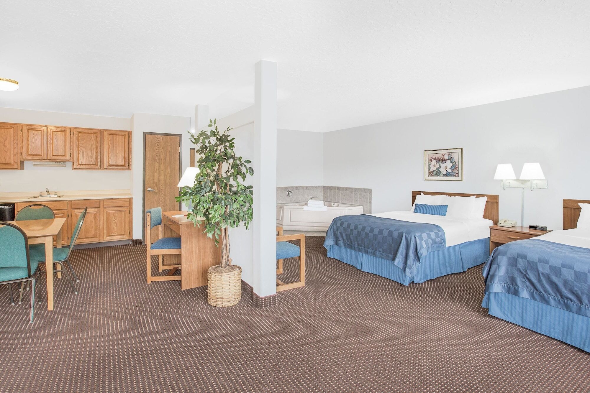 Ramada By Wyndham Hancock Waterfront Екстер'єр фото